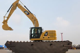 amphibious excavator 320 GC